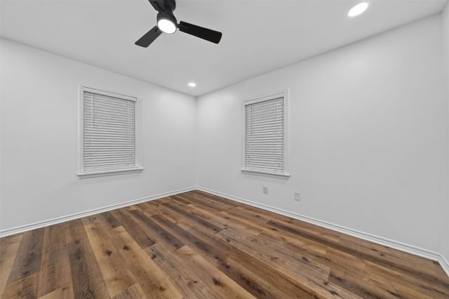 310 Nasturtium Street, Lake Jackson, TX 77566