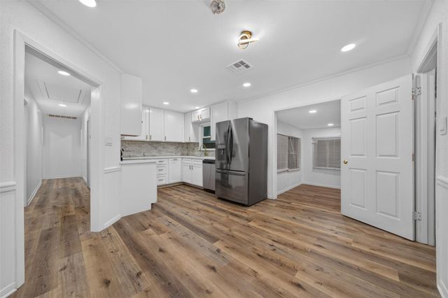 310 Nasturtium Street, Lake Jackson, TX 77566