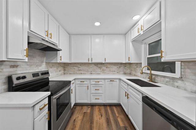 310 Nasturtium Street, Lake Jackson, TX 77566
