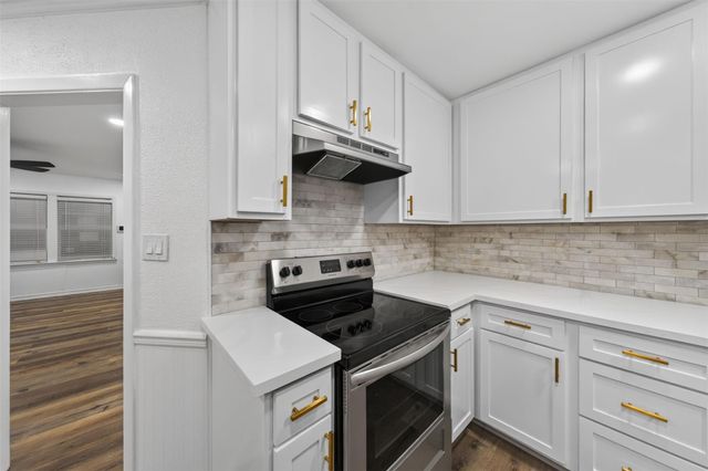 310 Nasturtium Street, Lake Jackson, TX 77566