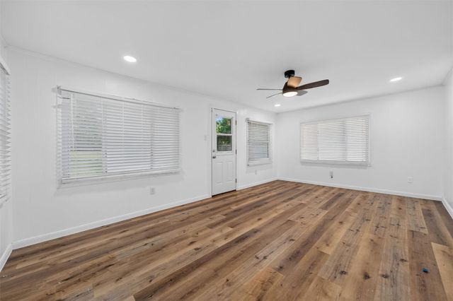 310 Nasturtium Street, Lake Jackson, TX 77566