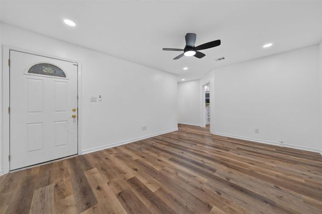 310 Nasturtium Street, Lake Jackson, TX 77566