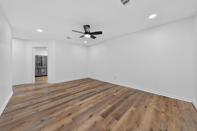 310 Nasturtium Street, Lake Jackson, TX 77566