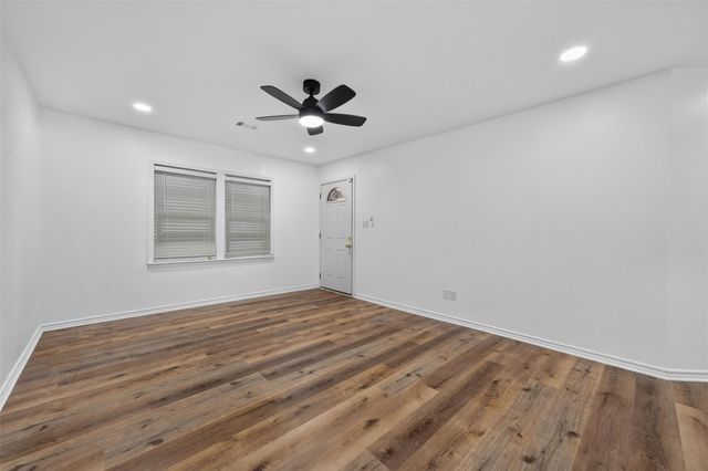 310 Nasturtium Street, Lake Jackson, TX 77566