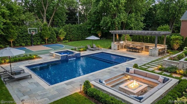 852 Puritan Avenue, Birmingham, MI 48009