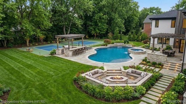 852 Puritan Avenue, Birmingham, MI 48009