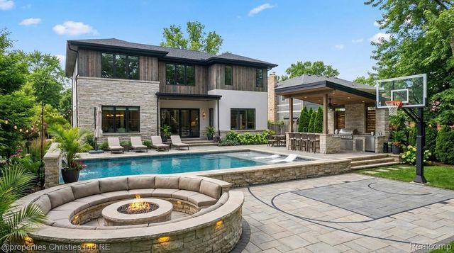 852 Puritan Avenue, Birmingham, MI 48009