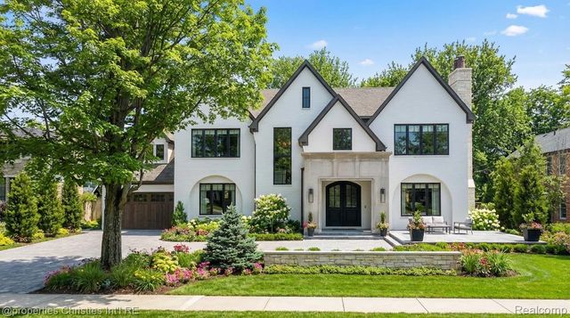 852 Puritan Avenue, Birmingham, MI 48009