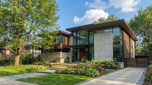 852 Puritan Avenue, Birmingham, MI 48009