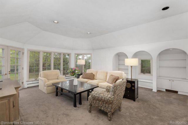 852 Puritan Avenue, Birmingham, MI 48009