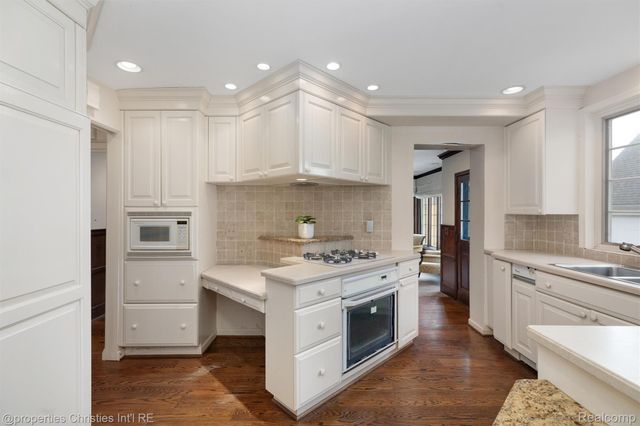 852 Puritan Avenue, Birmingham, MI 48009