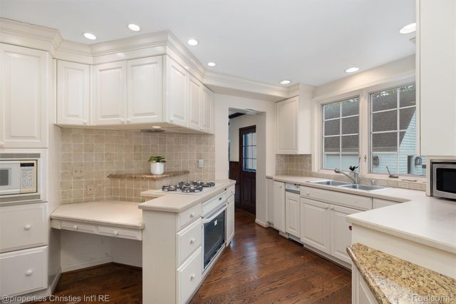 852 Puritan Avenue, Birmingham, MI 48009