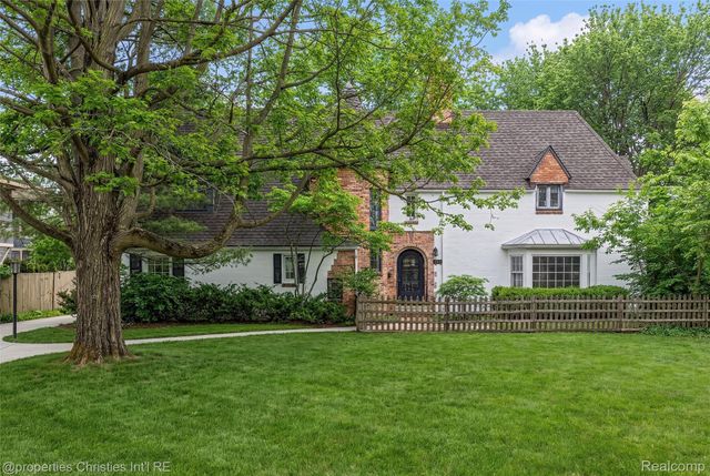 852 Puritan Avenue, Birmingham, MI 48009