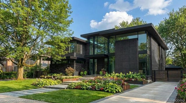 852 Puritan Avenue, Birmingham, MI 48009