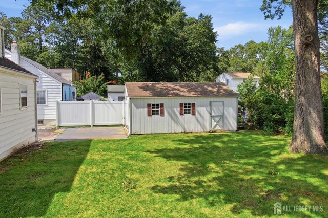 42 Brookwood Road, Spotswood, NJ 08884