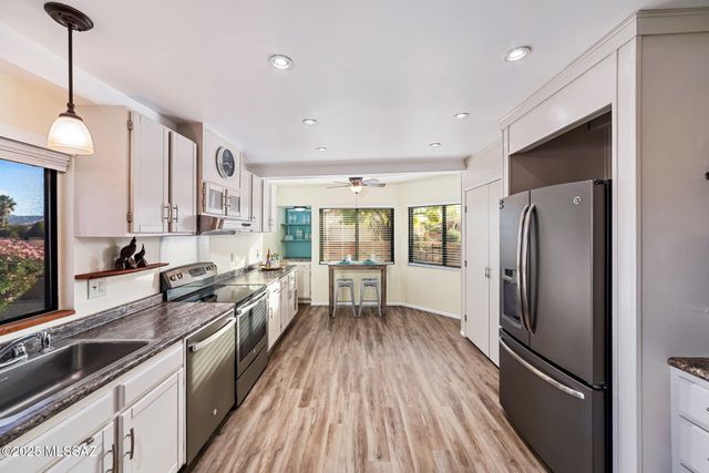 1000 W Rio Guaymas, Green Valley, AZ 85614