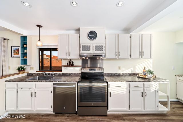 1000 W Rio Guaymas, Green Valley, AZ 85614