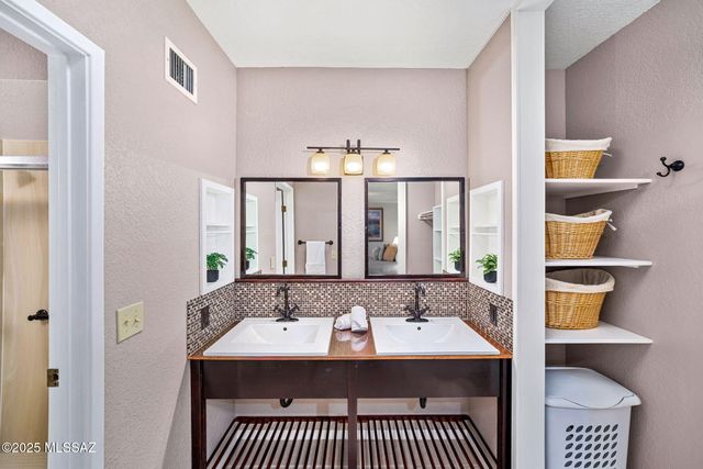 1000 W Rio Guaymas, Green Valley, AZ 85614