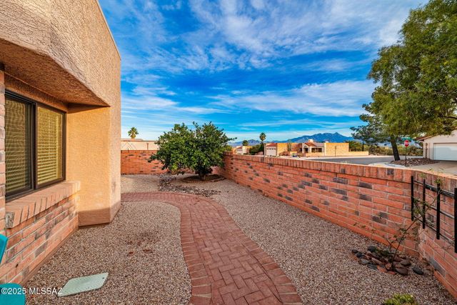 1000 W Rio Guaymas, Green Valley, AZ 85614