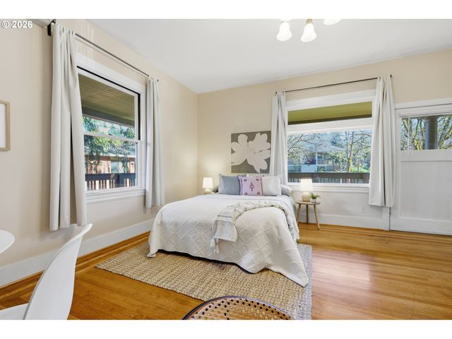 3203 Se CLINTON St, Portland, OR 97202