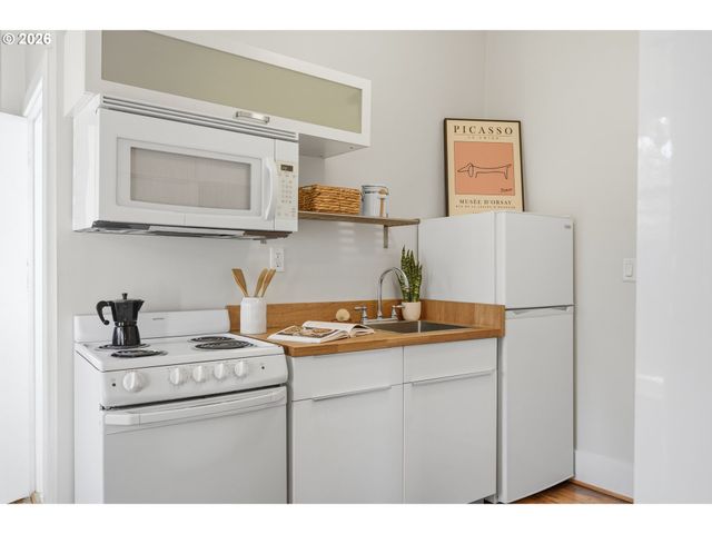 3203 Se CLINTON St, Portland, OR 97202