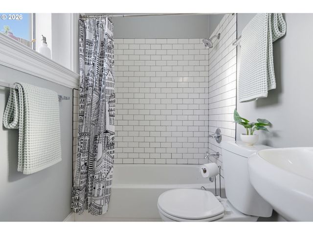 3203 Se CLINTON St, Portland, OR 97202