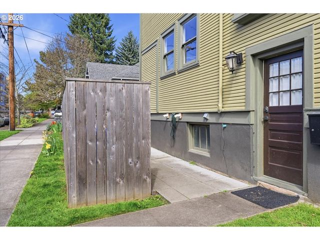 3203 Se CLINTON St, Portland, OR 97202