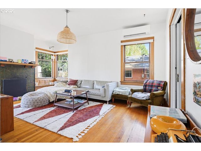 3203 Se CLINTON St, Portland, OR 97202