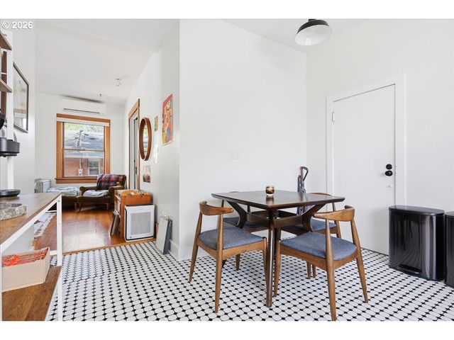 3203 Se CLINTON St, Portland, OR 97202