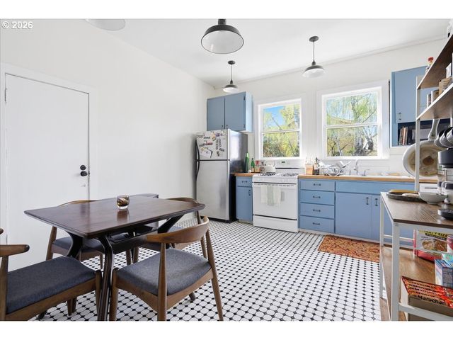 3203 Se CLINTON St, Portland, OR 97202