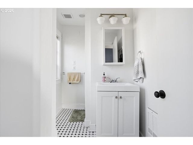 3203 Se CLINTON St, Portland, OR 97202