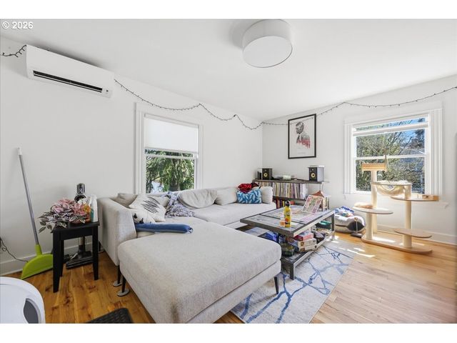 3203 Se CLINTON St, Portland, OR 97202