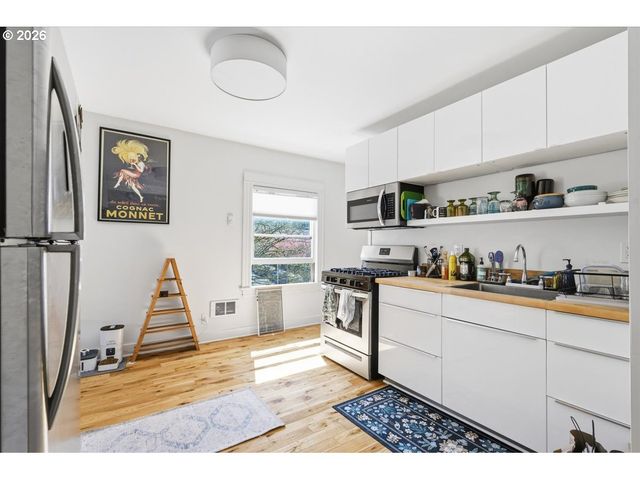 3203 Se CLINTON St, Portland, OR 97202