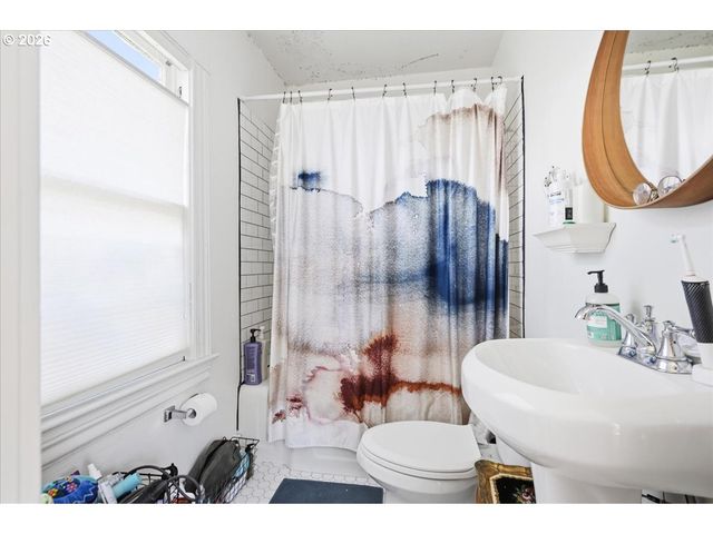 3203 Se CLINTON St, Portland, OR 97202