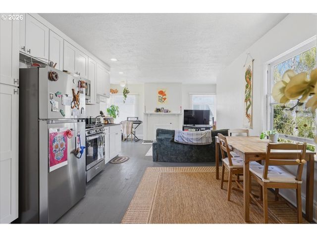 3203 Se CLINTON St, Portland, OR 97202