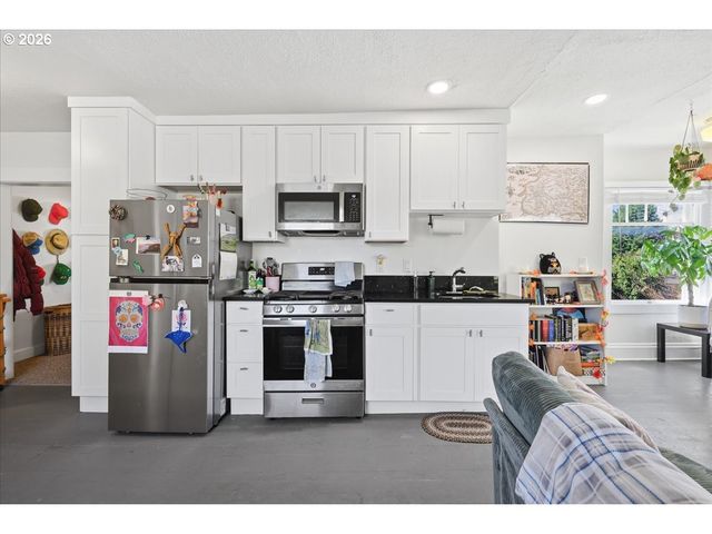 3203 Se CLINTON St, Portland, OR 97202