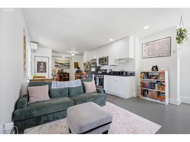 3203 Se CLINTON St, Portland, OR 97202