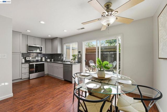 27864 Hummingbird Ct, Hayward, CA 94545