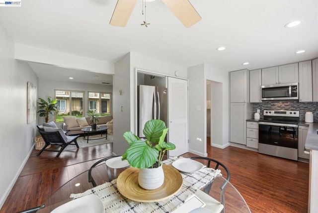 27864 Hummingbird Ct, Hayward, CA 94545