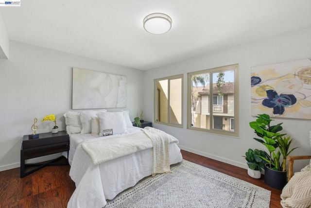 27864 Hummingbird Ct, Hayward, CA 94545