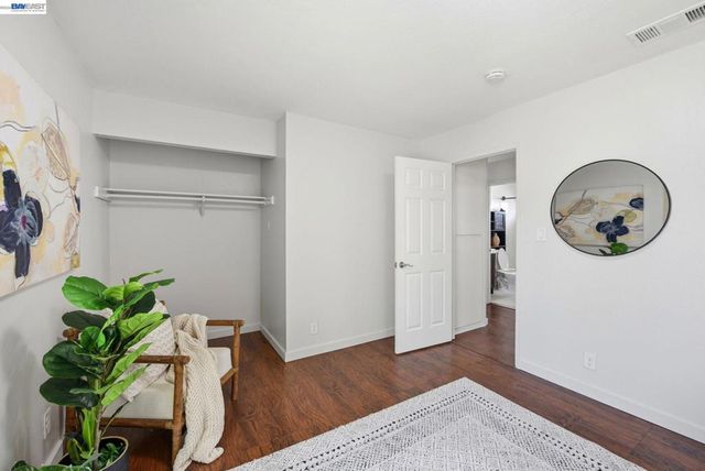 27864 Hummingbird Ct, Hayward, CA 94545