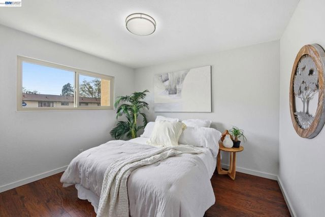 27864 Hummingbird Ct, Hayward, CA 94545