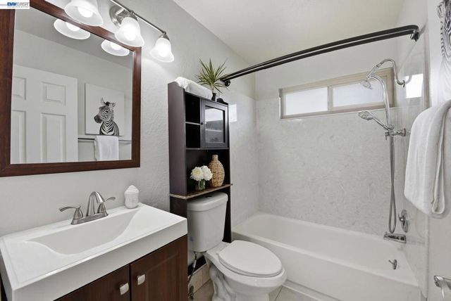 27864 Hummingbird Ct, Hayward, CA 94545