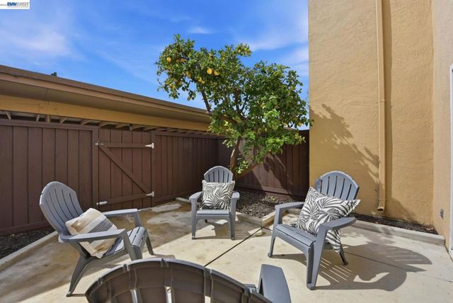 27864 Hummingbird Ct, Hayward, CA 94545