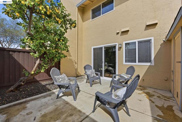 27864 Hummingbird Ct, Hayward, CA 94545