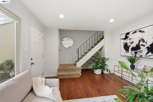 27864 Hummingbird Ct, Hayward, CA 94545