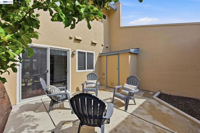 27864 Hummingbird Ct, Hayward, CA 94545