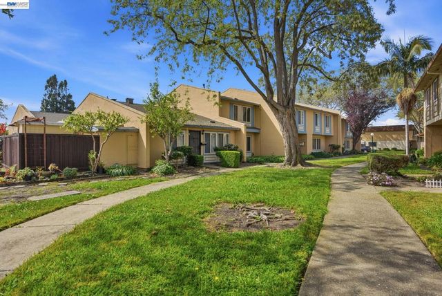 27864 Hummingbird Ct, Hayward, CA 94545