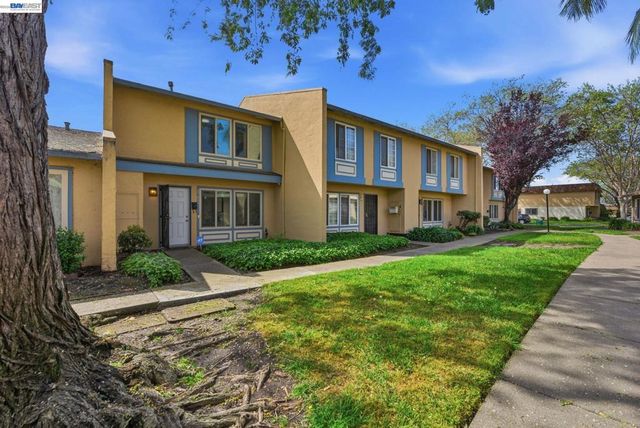 27864 Hummingbird Ct, Hayward, CA 94545