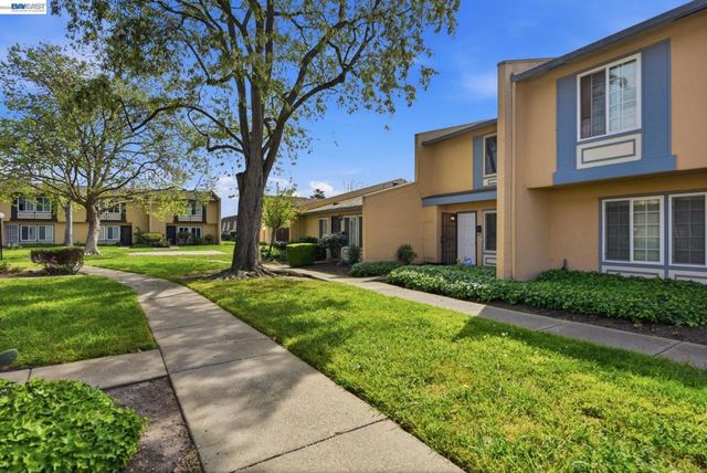 27864 Hummingbird Ct, Hayward, CA 94545